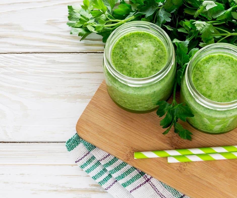 My best fertility smoothie recipe roundup- WHY fertility smoothies actually work, HOW a fertility smoothie helped me get pregnant, and HOW to make a fertility smoothie that will actually boost egg quality and help you conceive- whether you are trying naturally or doing IVF.