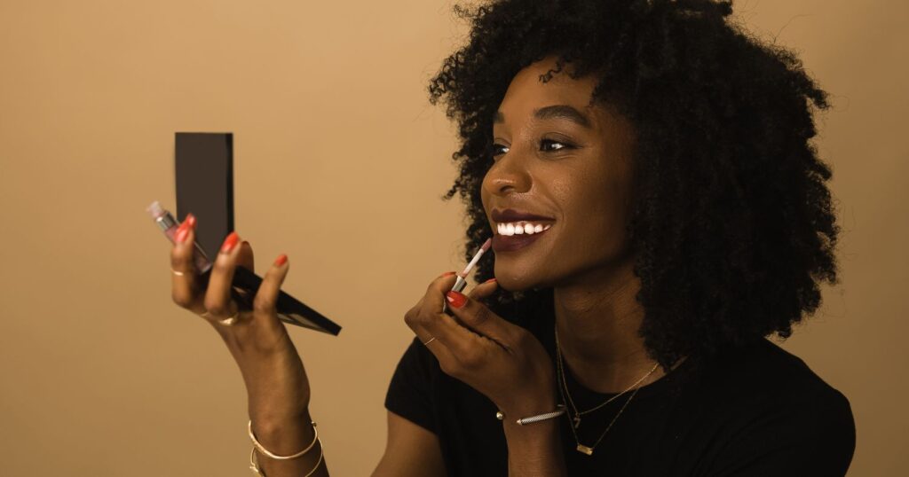 Pregnancy-Safe Makeup: Picture of woman applying lipstick